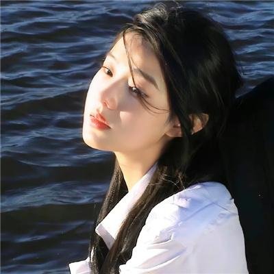 向天真的女生投降